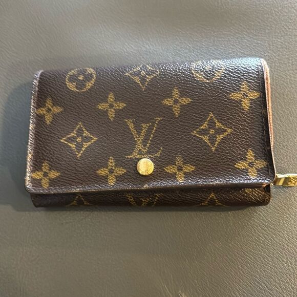 Louis Vuitton Handbags - Louis Vuitton wallet